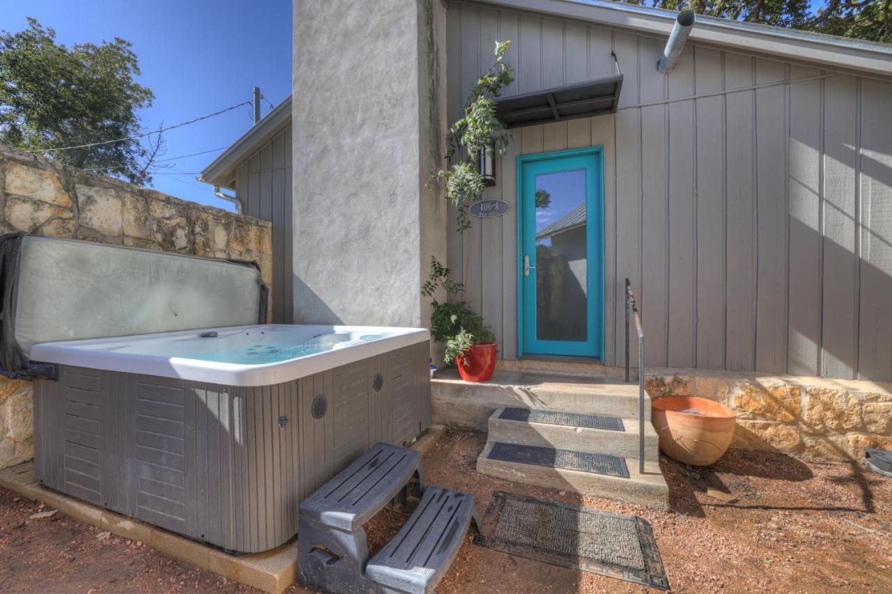 406 Lodge-A: Hot-Tub & 2 Blks To Main St Фредериксбург Екстериор снимка