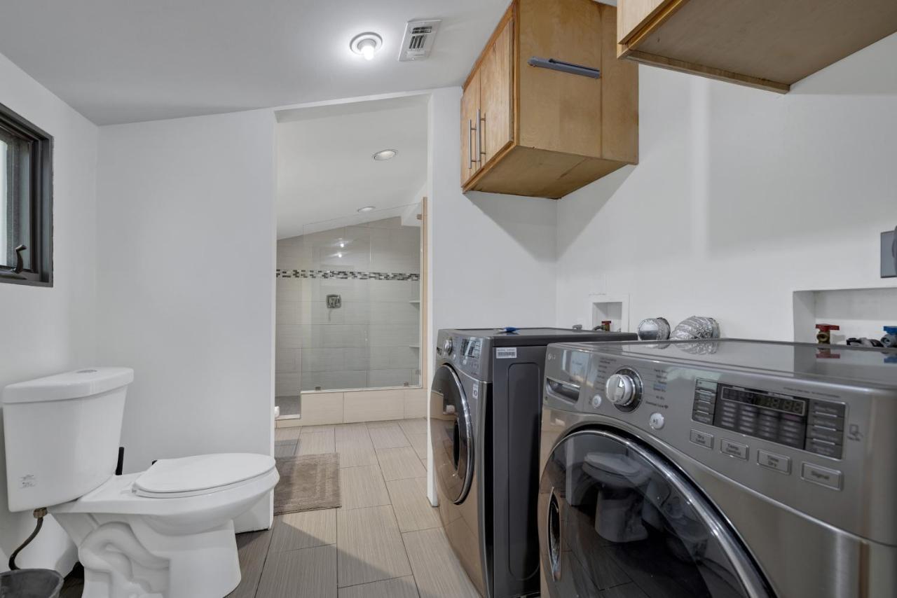 406 Lodge-A: Hot-Tub & 2 Blks To Main St Фредериксбург Екстериор снимка