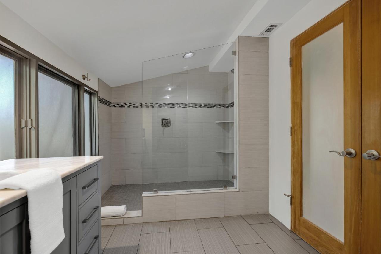 406 Lodge-A: Hot-Tub & 2 Blks To Main St Фредериксбург Екстериор снимка